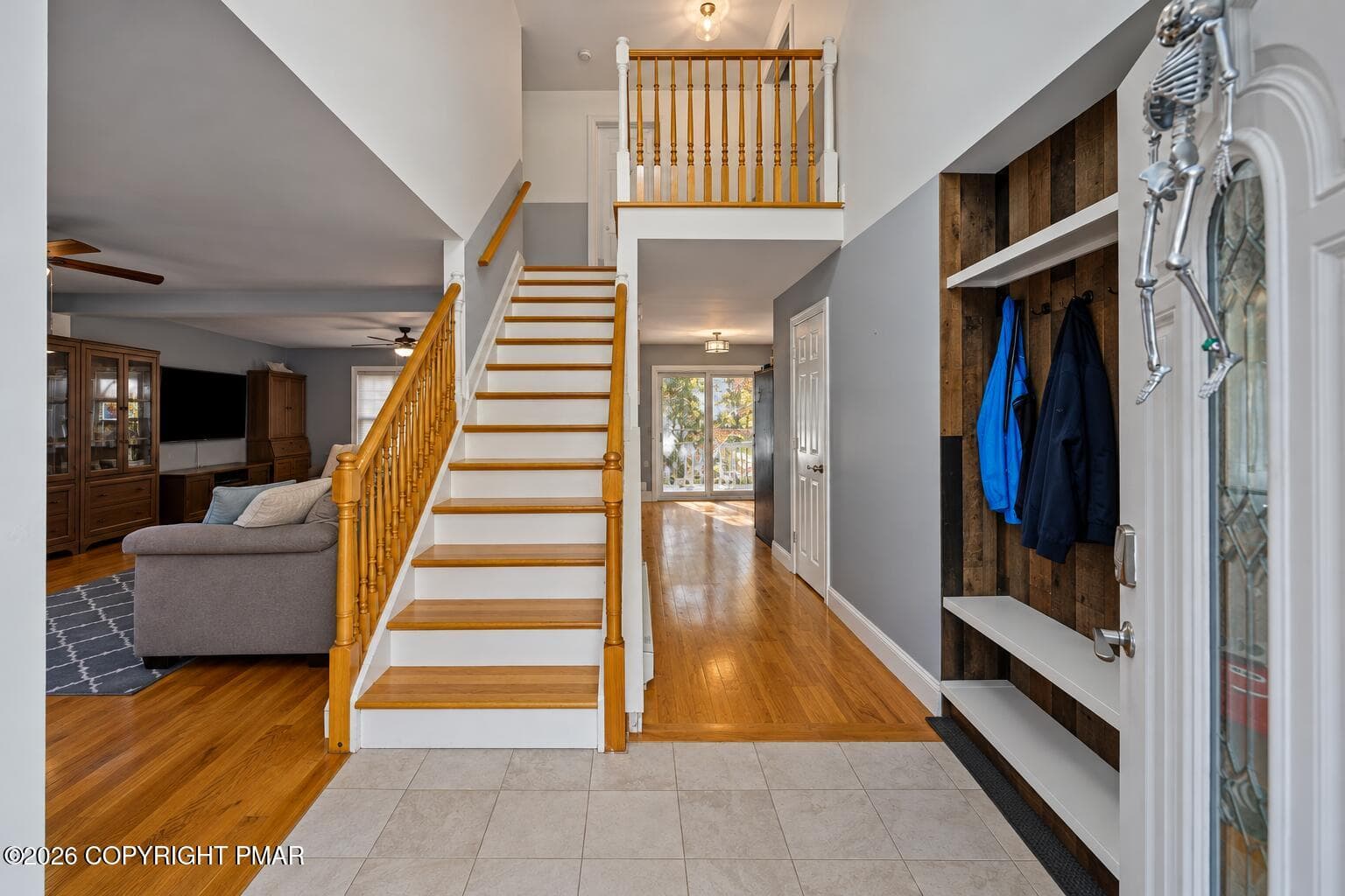 Tidy Modern Foyer with Central Staircase - 226 Squirrelwood Court, Effort, PA 18330