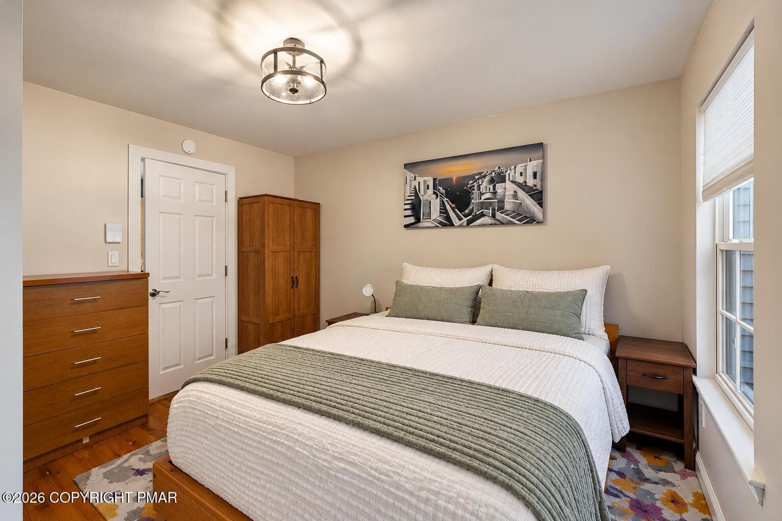 Decluttered Warm Minimalist Bedroom with - 226 Squirrelwood Court, Effort, PA 18330