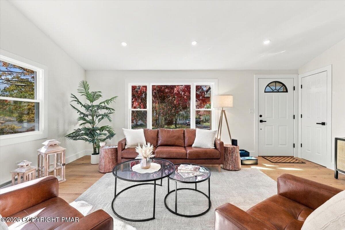 Living Room - 19 Oak Street, Mount Pocono, PA 18344