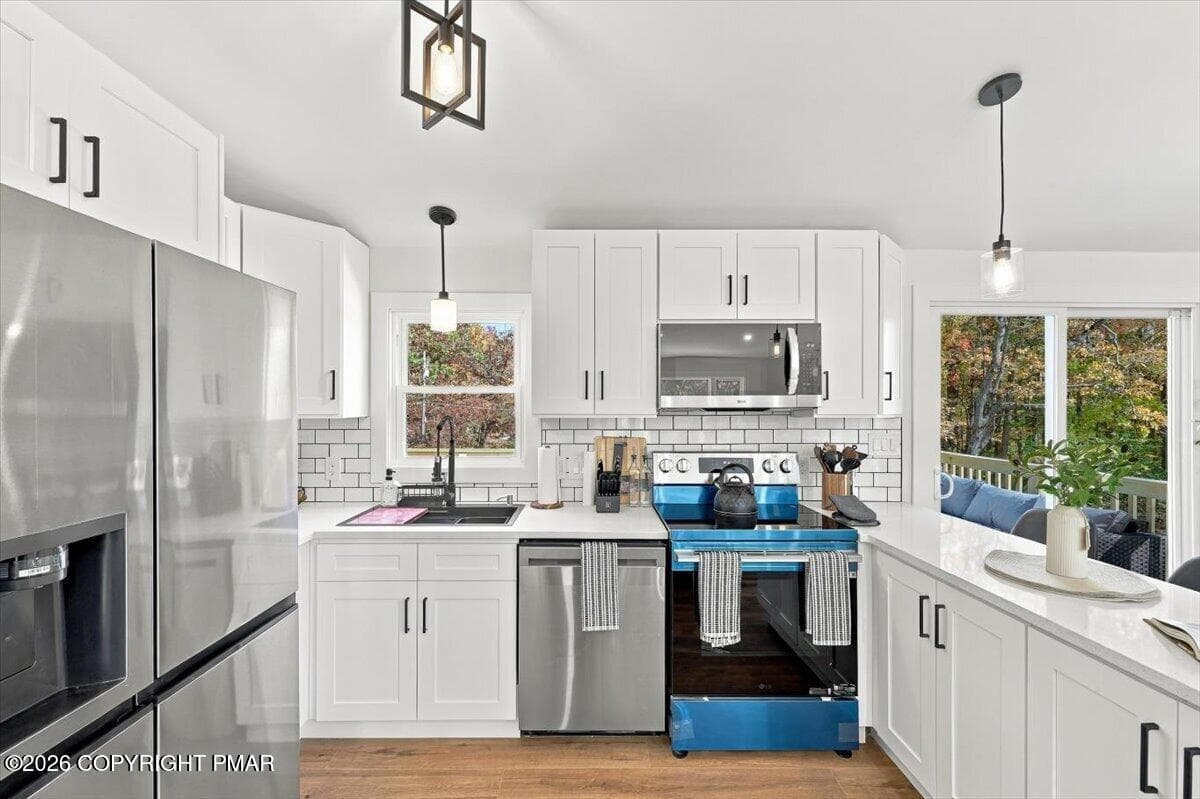 Kitchen - 19 Oak Street, Mount Pocono, PA 18344