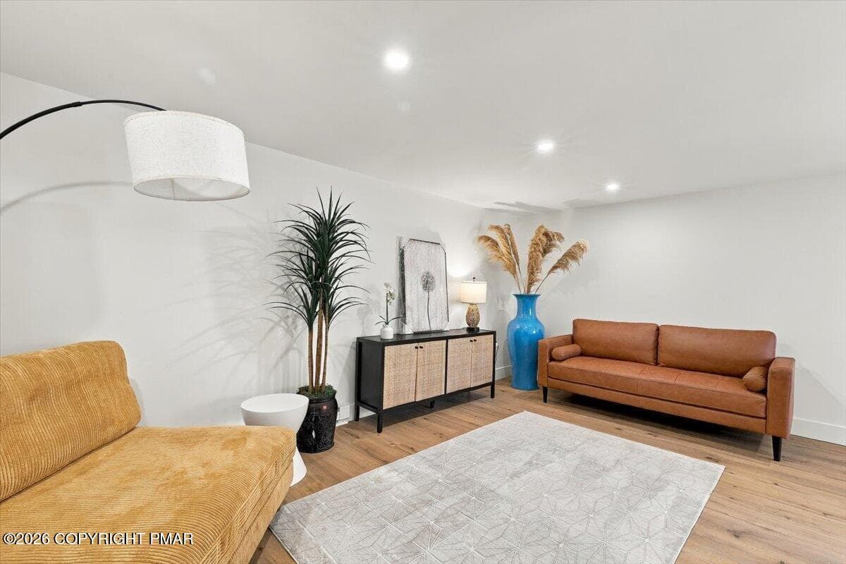 Family Room - 19 Oak Street, Mount Pocono, PA 18344