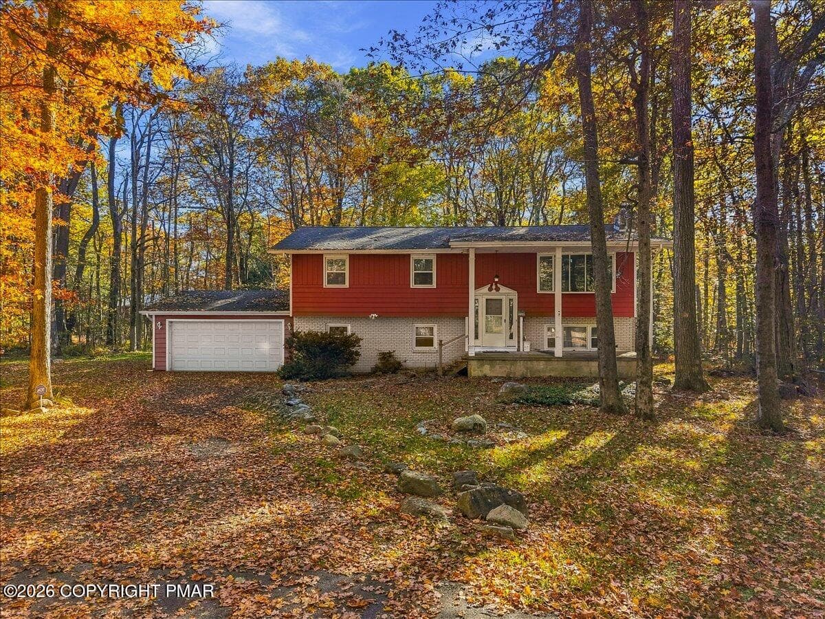 2106 Beech Lane, Tobyhanna, PA 18466