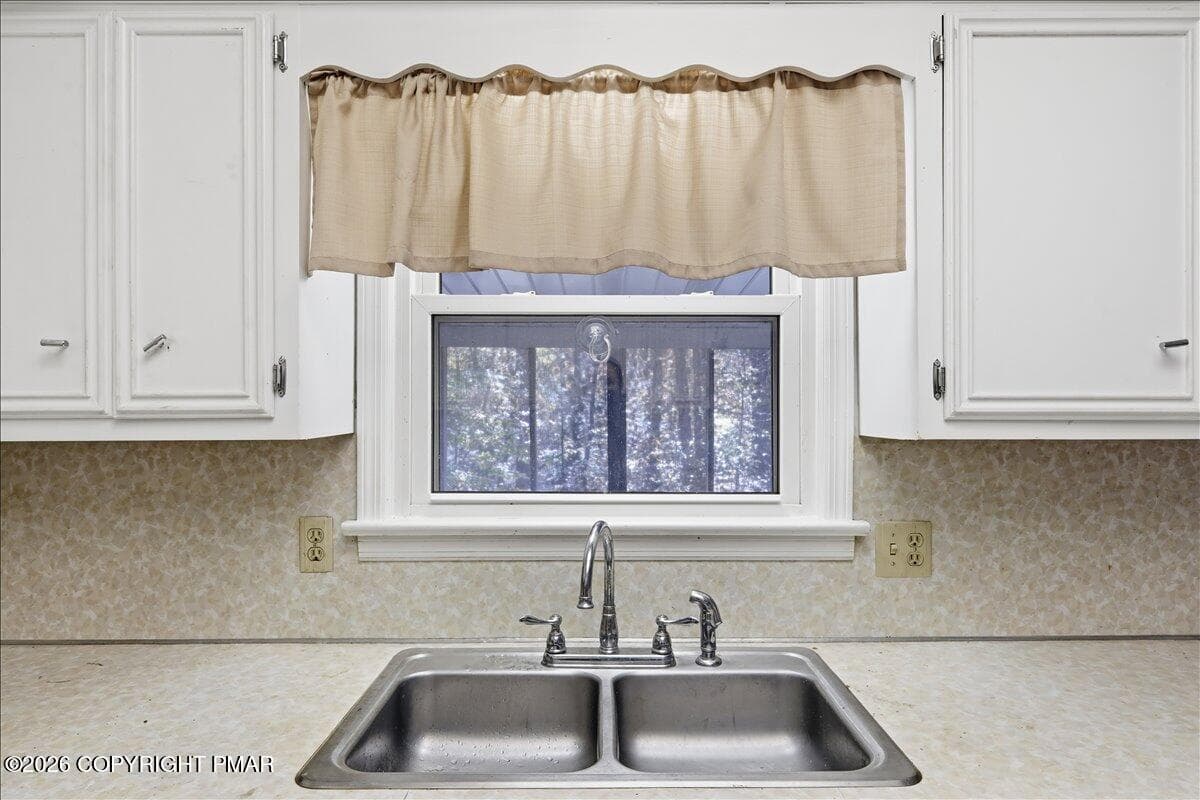 Kitchen - 2106 Beech Lane, Tobyhanna, PA 18466