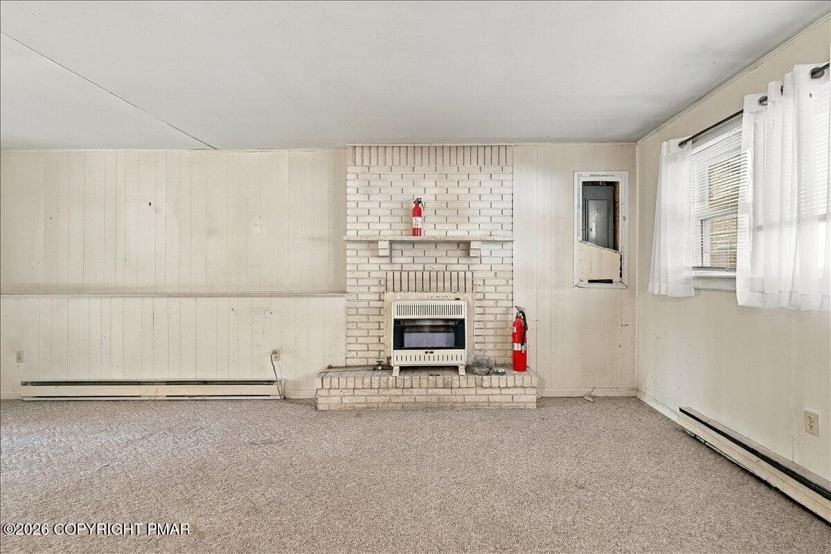 Family Room - 2106 Beech Lane, Tobyhanna, PA 18466