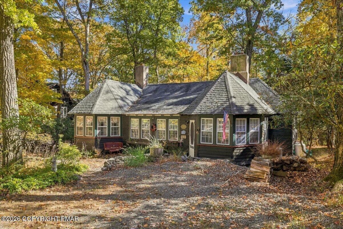 686 Lenape Lane, Buck Hill Falls, PA 18323