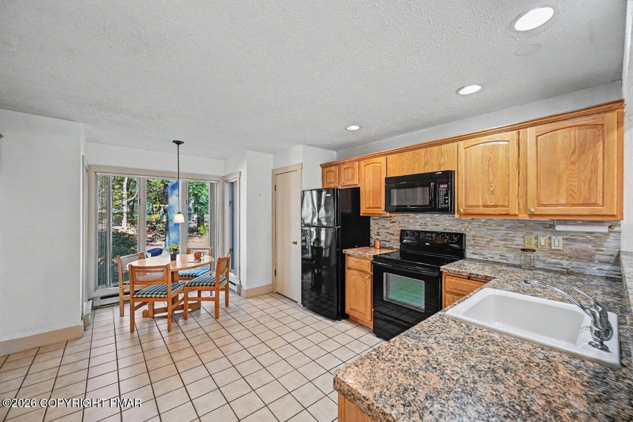 Kitchen - 1063 Crestwoods Drive, Pocono Pines, PA 18350