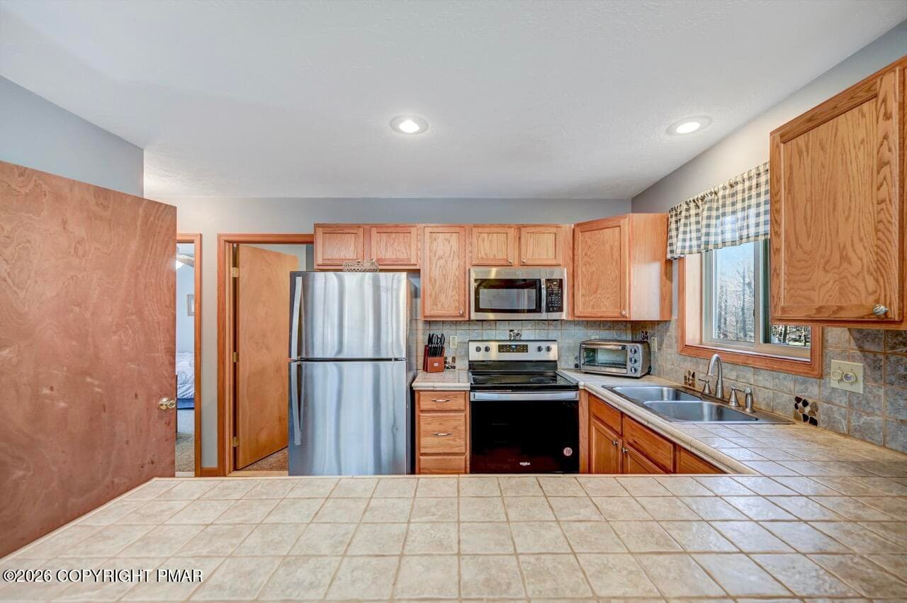 Spacious Countertops - 1575 Evergreen Road, Pocono Pines, PA 18350