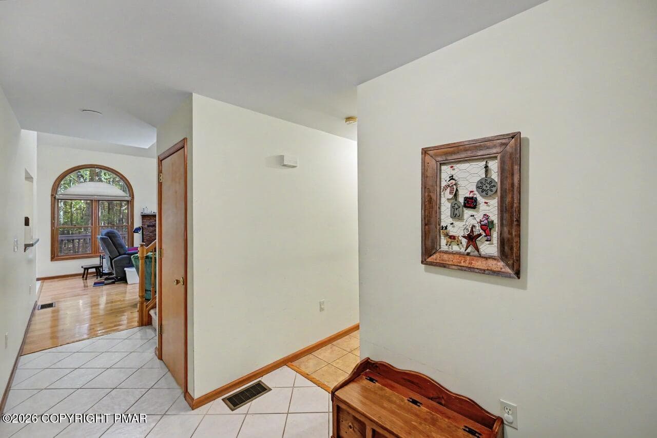 256 Pin Oak Rd 06 Large - 256 Pin Oak Road, Stroudsburg, PA 18360