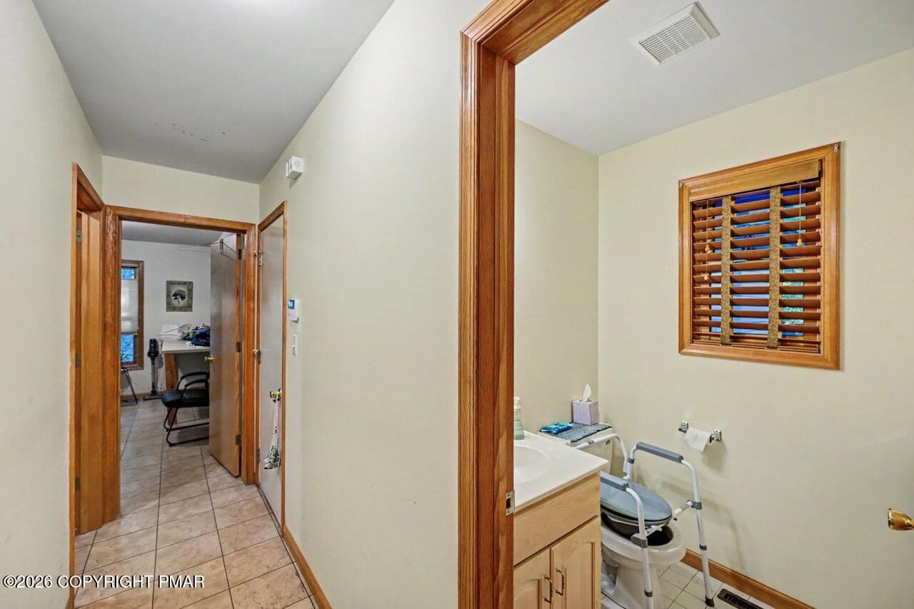256 Pin Oak Rd 33 Large - 256 Pin Oak Road, Stroudsburg, PA 18360