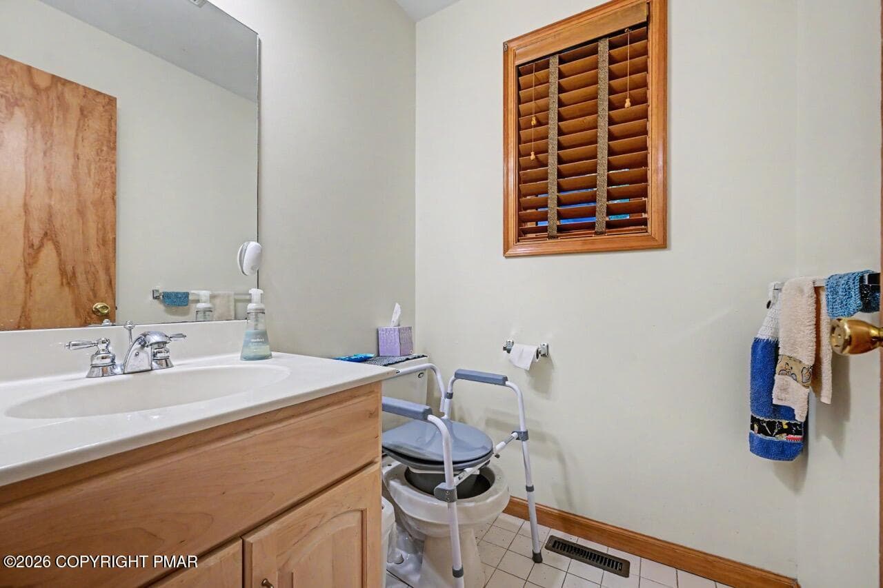 256 Pin Oak Rd 34 Large - 256 Pin Oak Road, Stroudsburg, PA 18360
