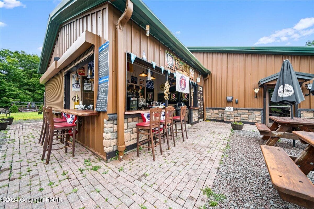 7 Outdoor Bar - 2136 Lake Ariel Highway, Lake Ariel, PA 18436, Lake Ariel
