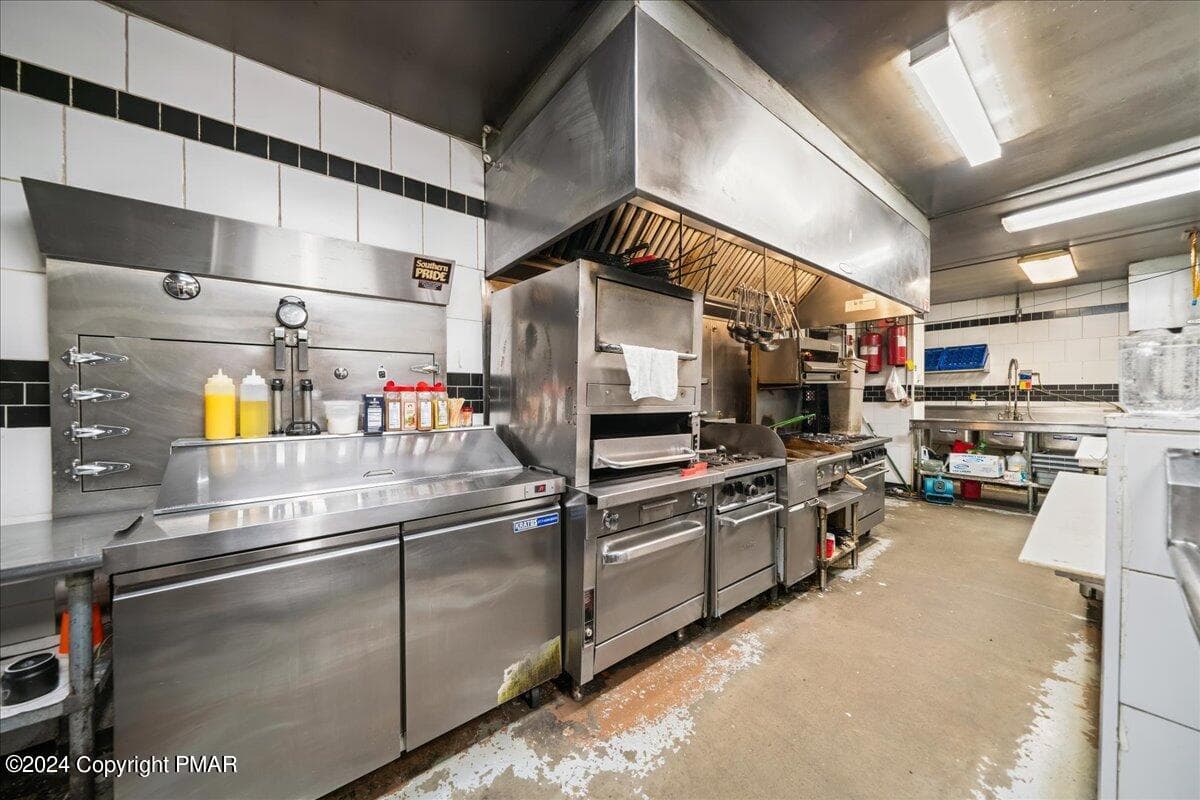 25 Kitchen - 2136 Lake Ariel Highway, Lake Ariel, PA 18436, Lake Ariel