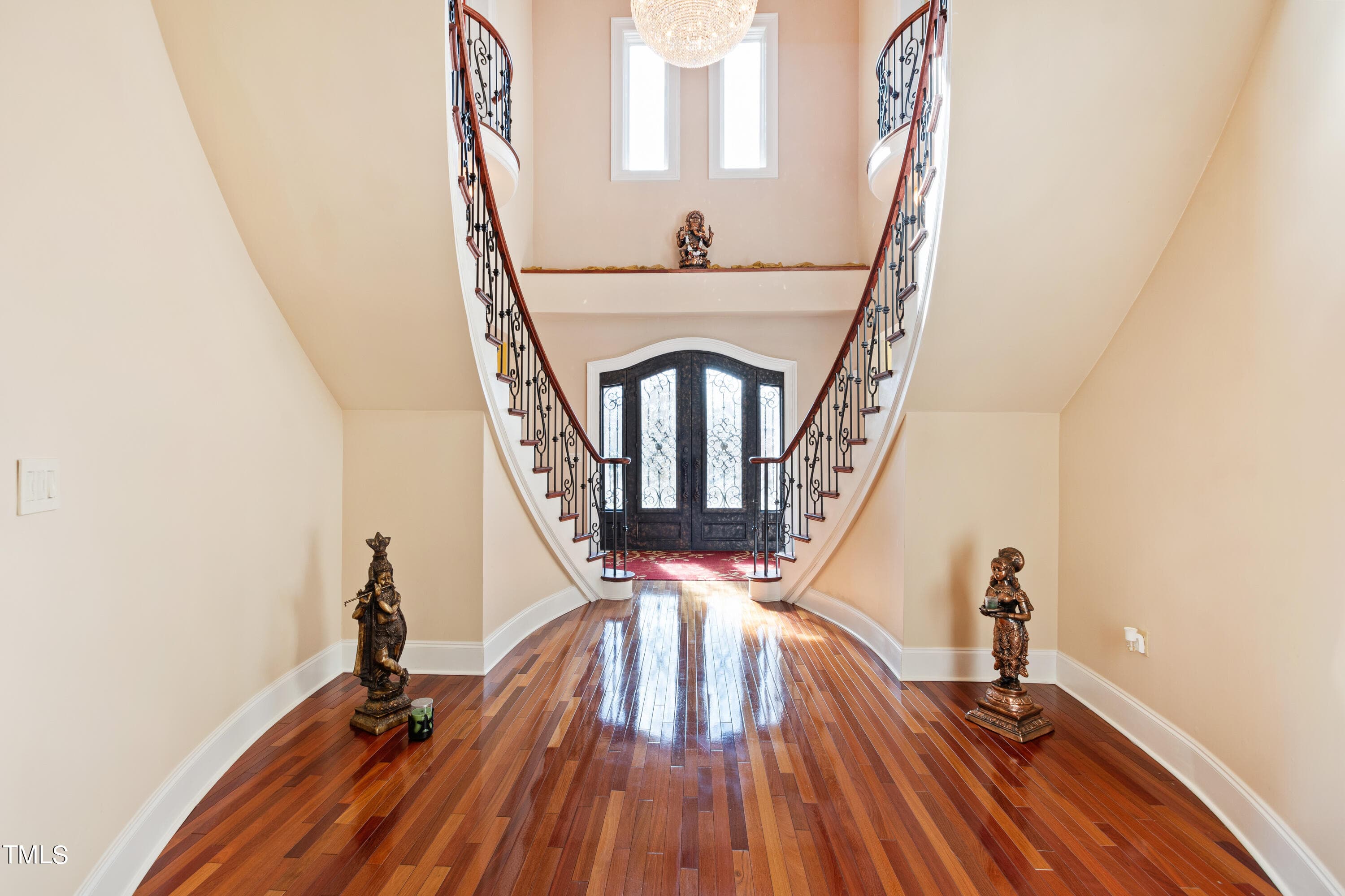 Foyer 2 - 40002 Worth, Chapel Hill, NC 27517, Chapel Hill