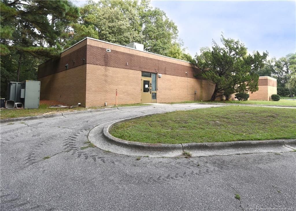 Photo 3 - 1212 S WALNUT Street S, Fairmont, NC 28340