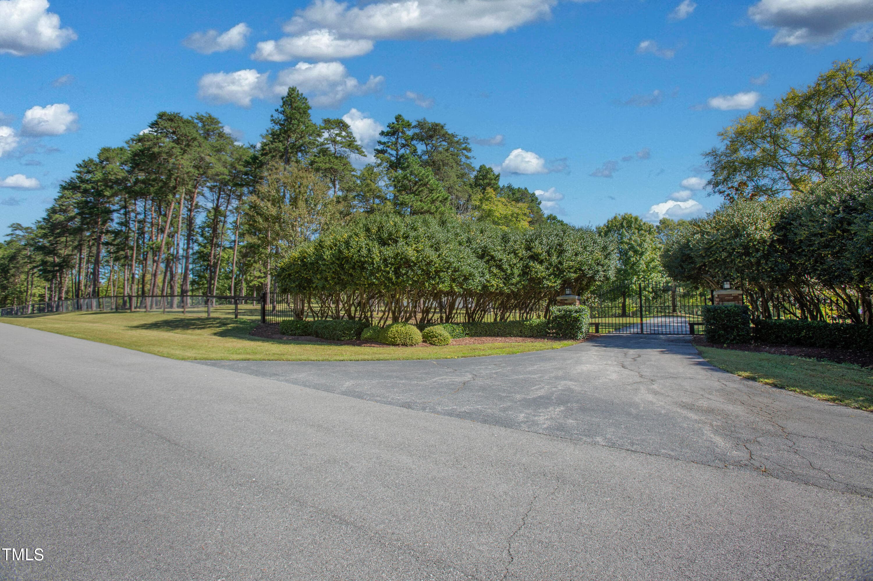 Grounds 02 - 1879 Riverend Lane, Semora, NC 27343