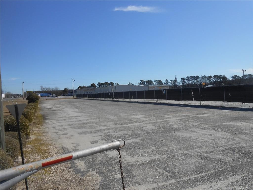 Front/Parking/Lot next to road - 3500 E Elizabethtown Road, Lumberton, NC 28358