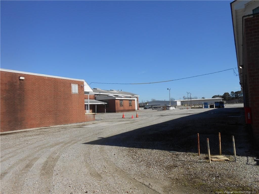 Area between 2 buildings - 3500 E Elizabethtown Road, Lumberton, NC 28358