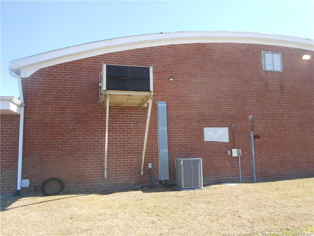 West End of Front Bldg. - 3500 E Elizabethtown Road, Lumberton, NC 28358