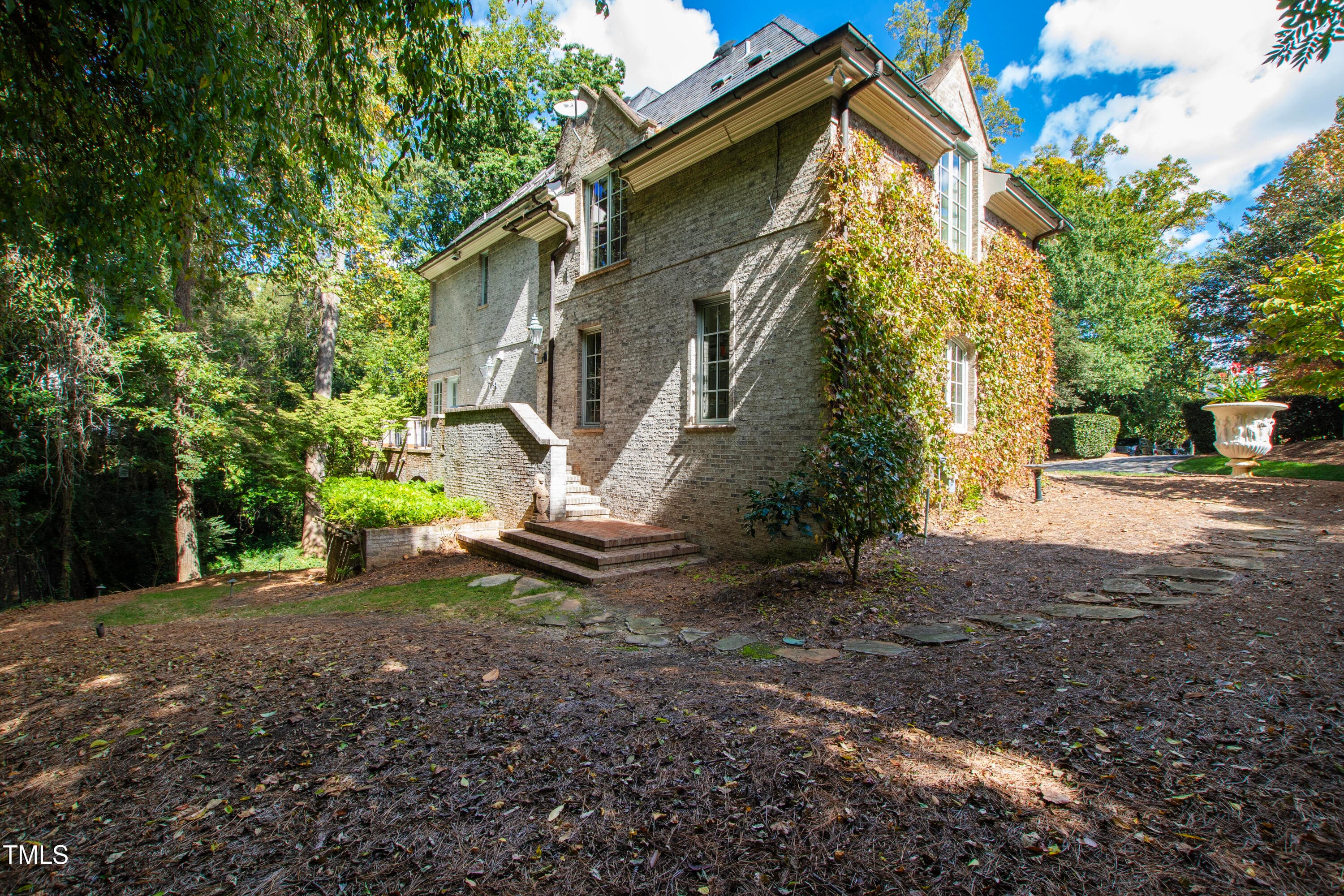 Sideyard - 2658 Davis Street, Raleigh, NC 27608, Raleigh