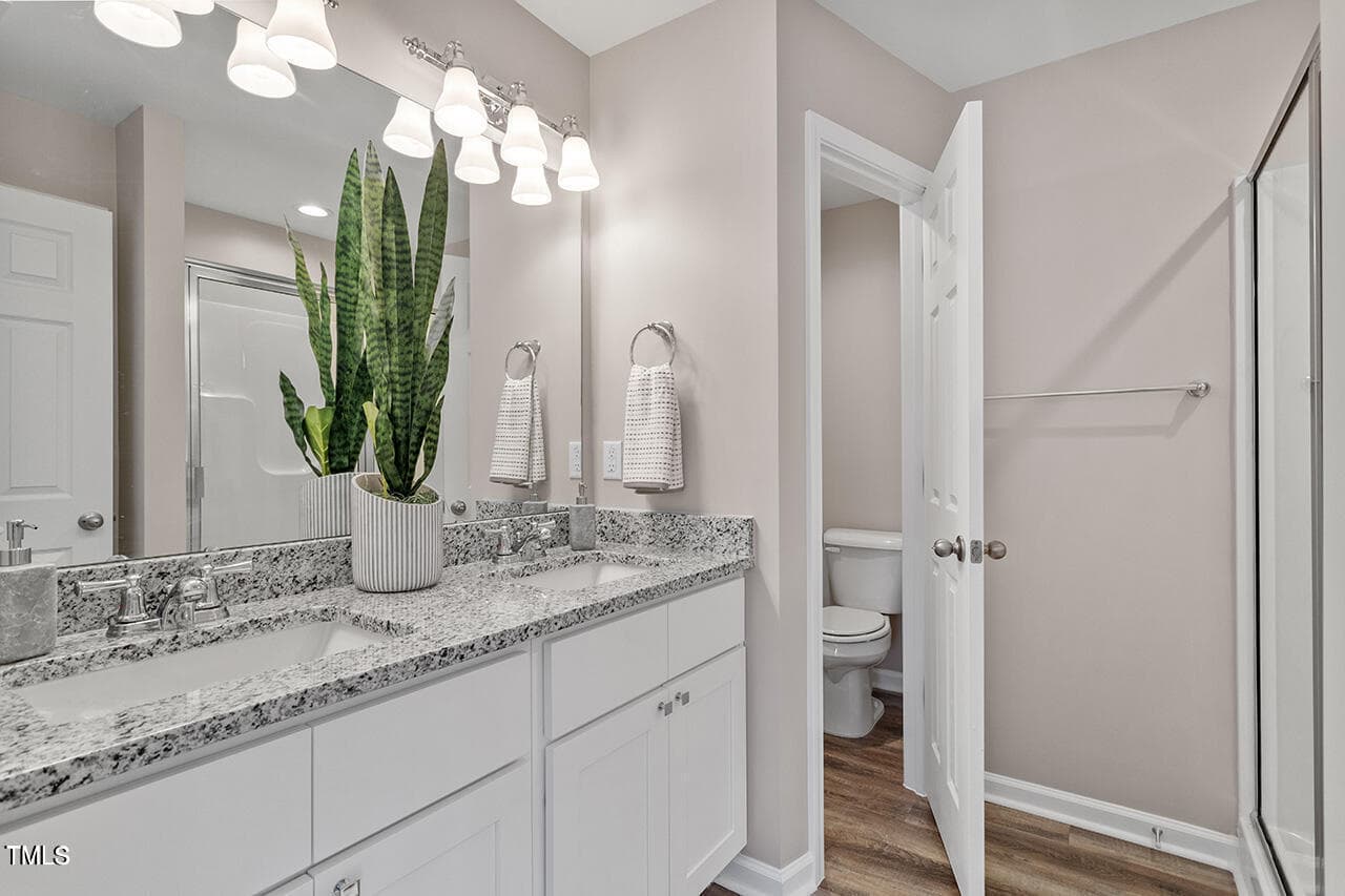 DurhamHallBath - 878 John Street, Clayton, NC 27520