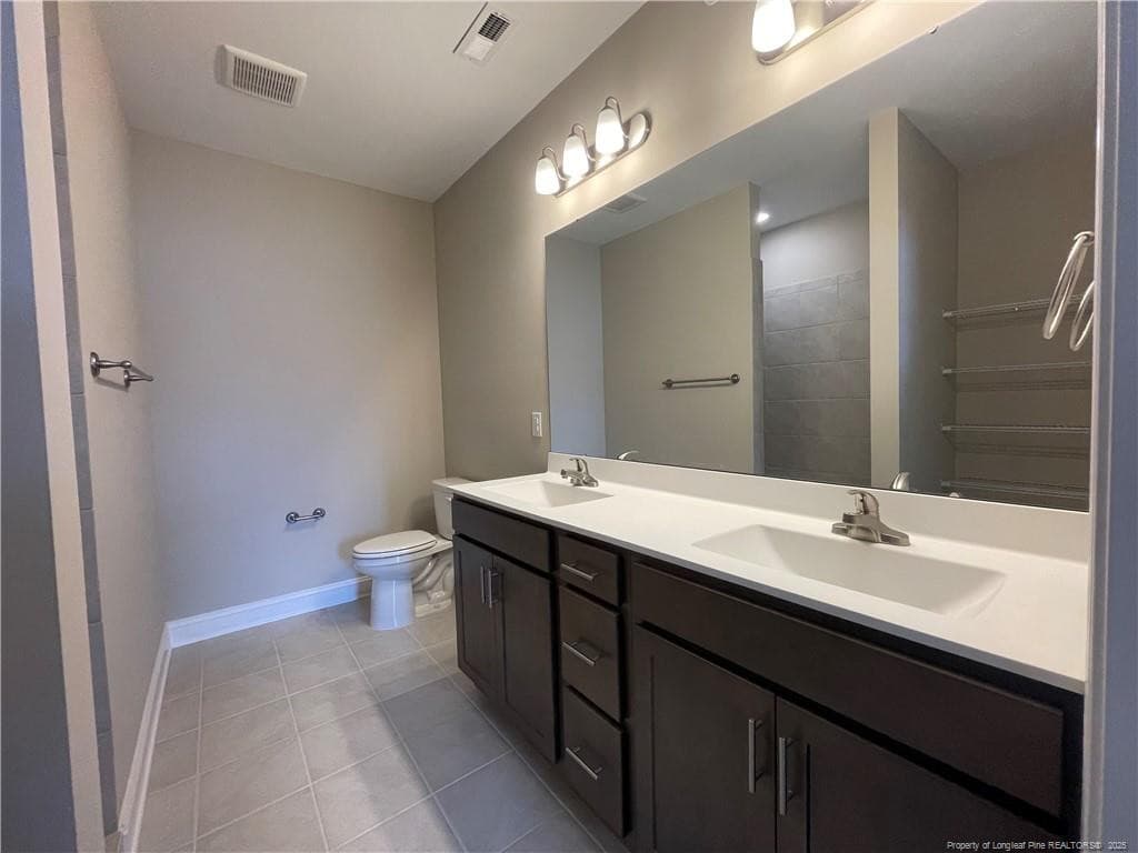 Photo 2 - 240 Gallery Drive 303, Spring Lake, NC 28390