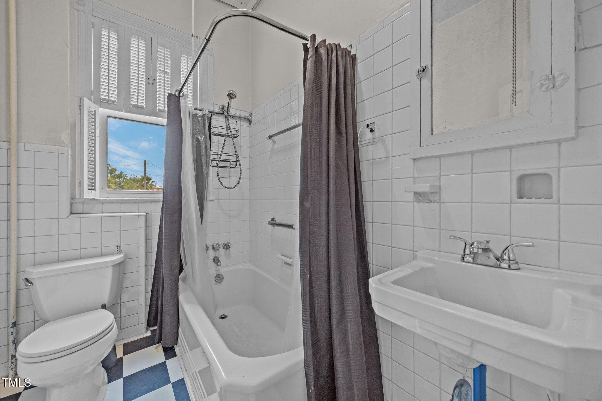 36-web-or-mls-IMG_4282 - 301 E H Street, Erwin, NC 28339