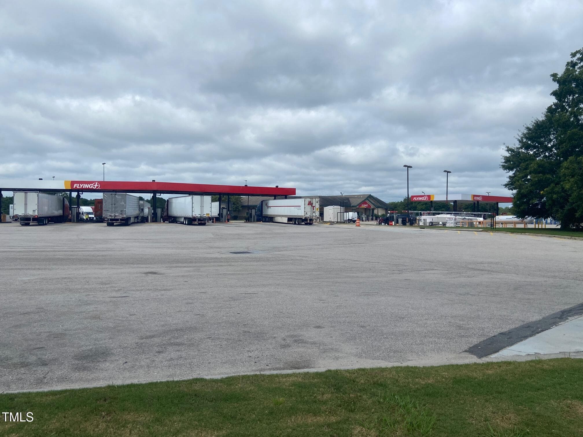 IMG_3189 - 701 Johnston Parkway, Kenly, NC 27542
