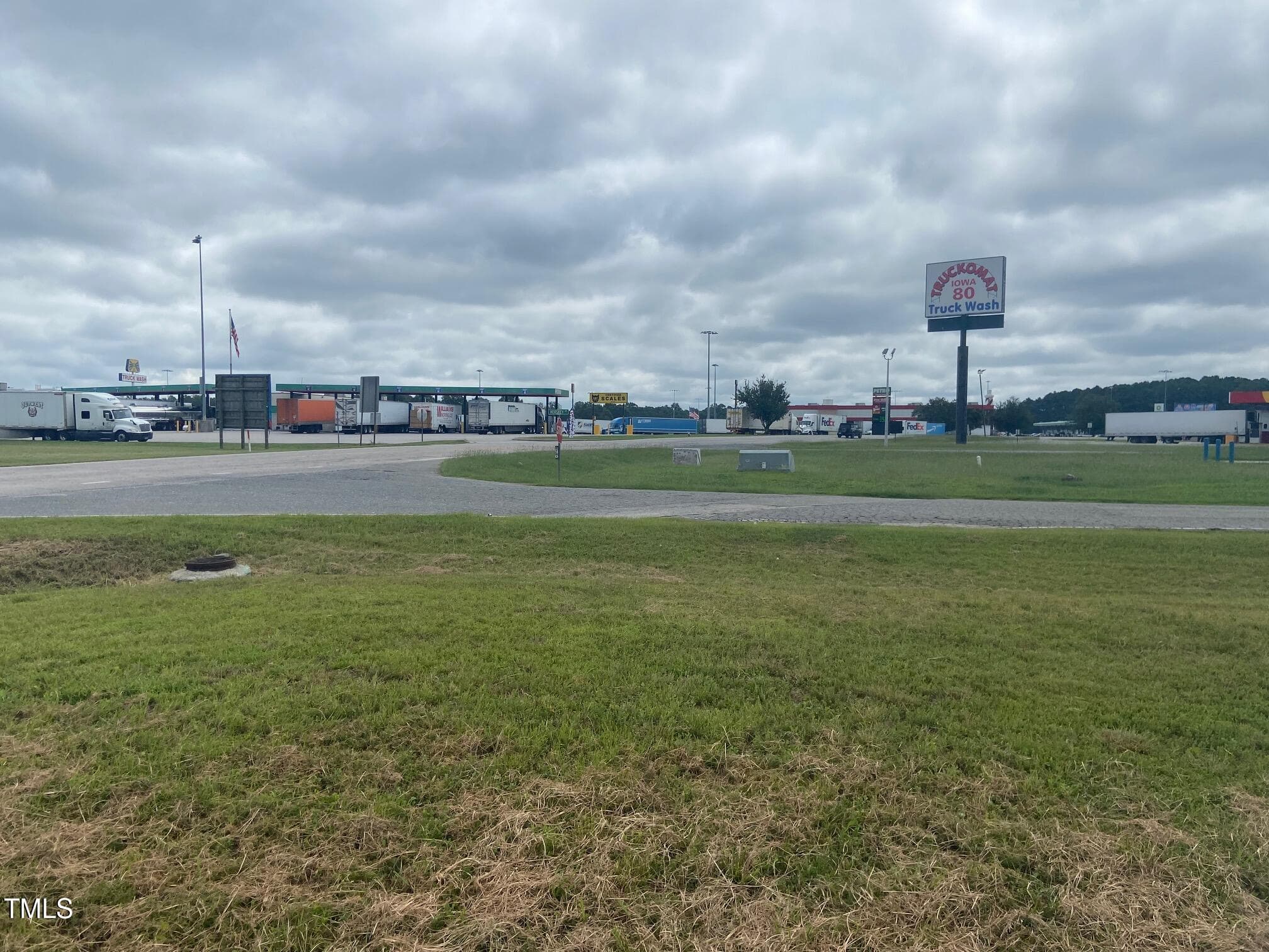 IMG_3180 - 701 Johnston Parkway, Kenly, NC 27542