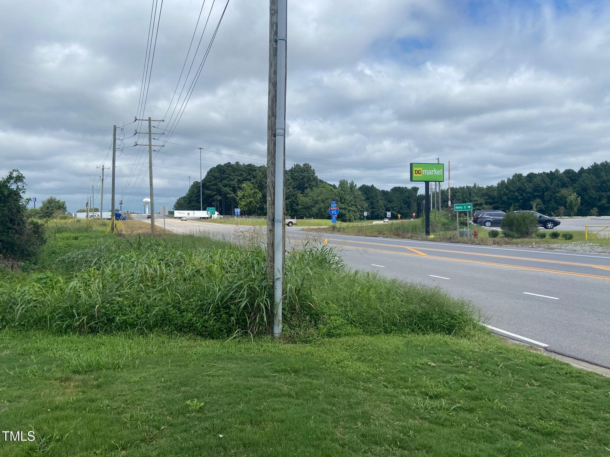 IMG_3196 - 701 Johnston Parkway, Kenly, NC 27542