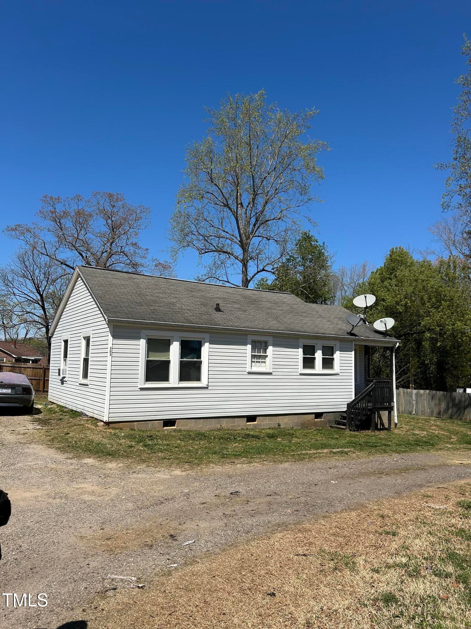 303 37th Street SW, Hickory, NC 28602