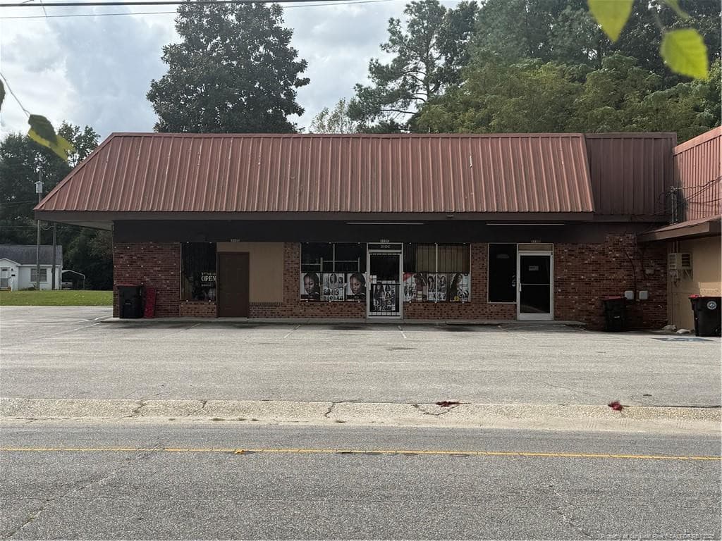 Photo 3 - 314 E 4th Avenue, Red Springs, NC 28377