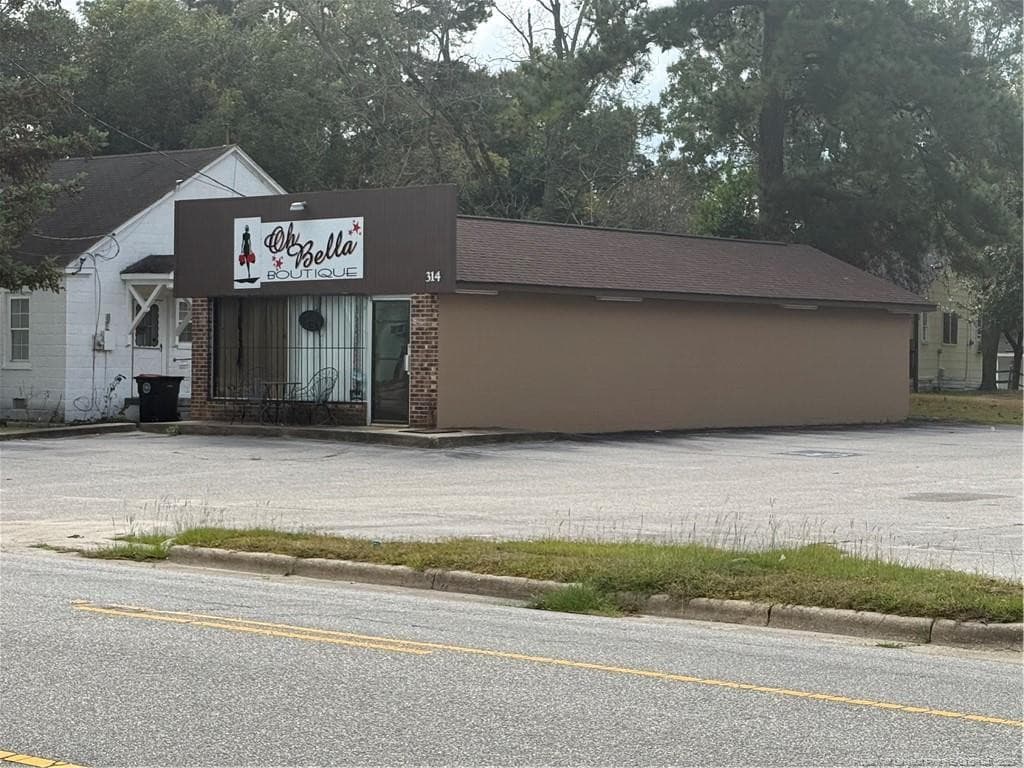 Photo 5 - 314 E 4th Avenue, Red Springs, NC 28377