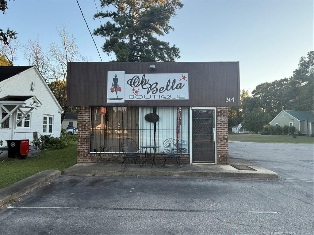 Photo 6 - 314 E 4th Avenue, Red Springs, NC 28377, Red Springs
