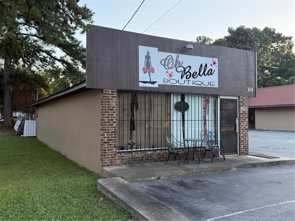 Photo 7 - 314 E 4th Avenue, Red Springs, NC 28377