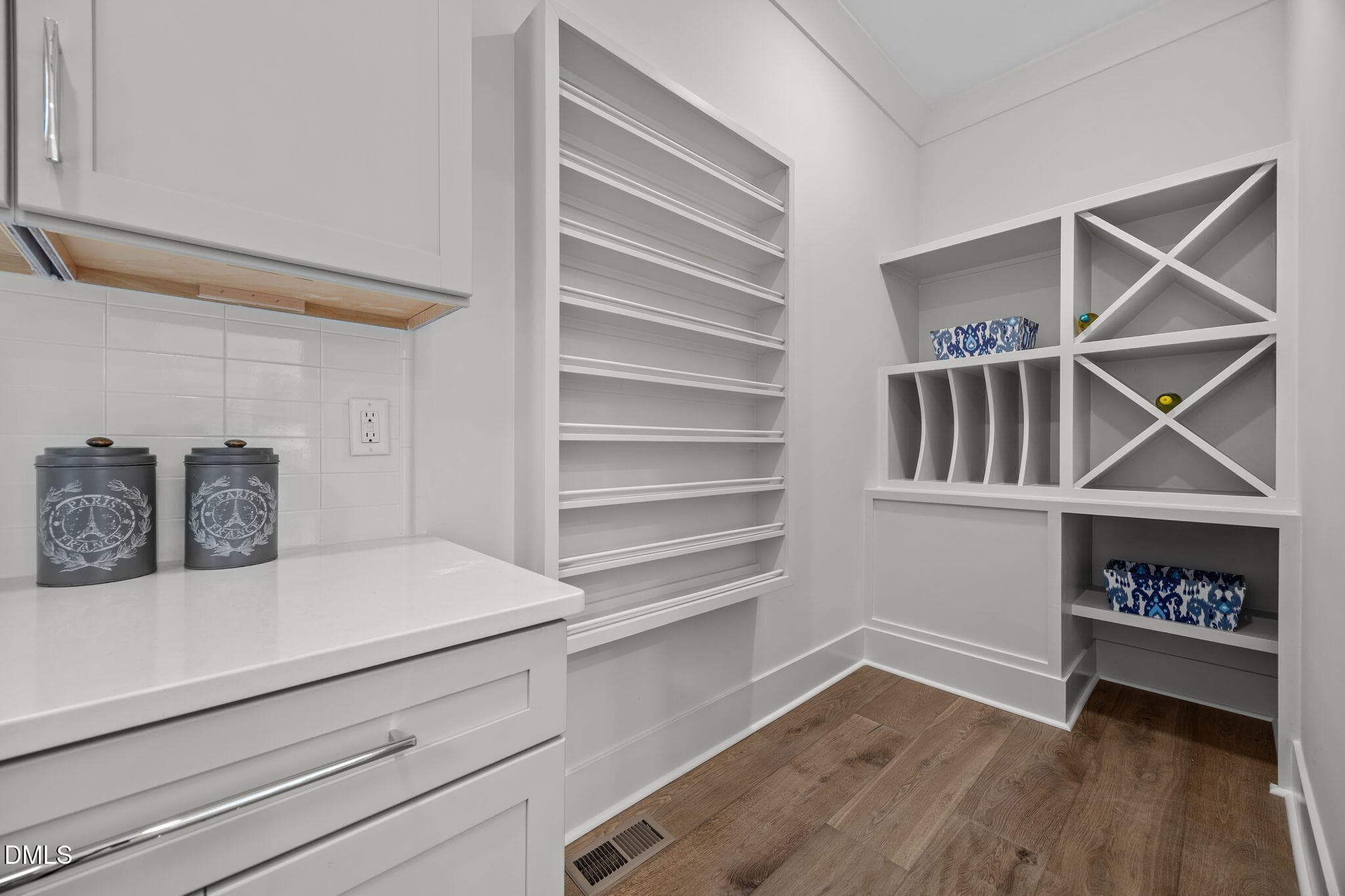 24-web-or-mls-IMG_8742 - 1000 Canterbury Road, Raleigh, NC 27607, Raleigh