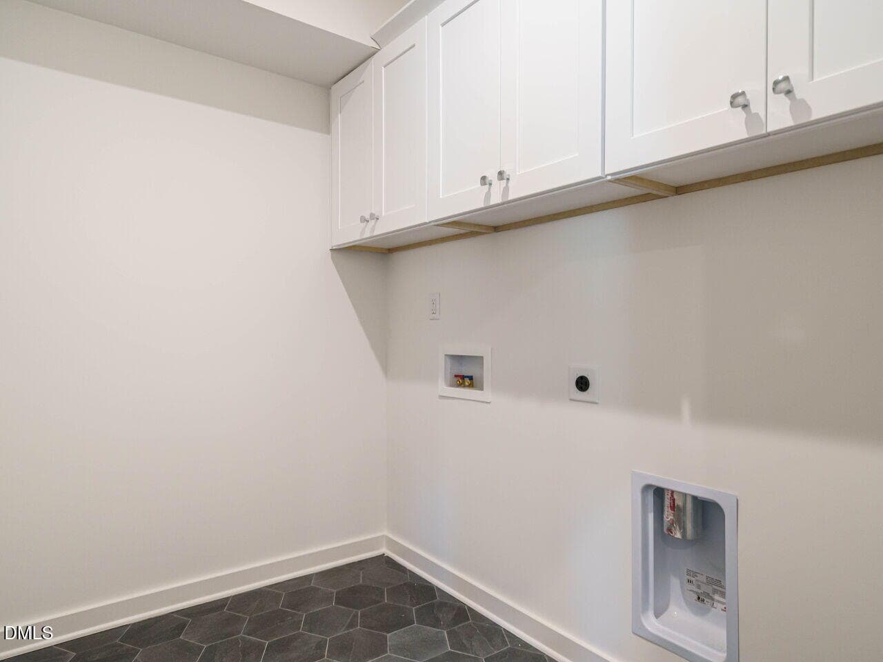 009-1280x960-laundry-room - 1527 Urban Trace Lane, Raleigh, NC 27608, Raleigh