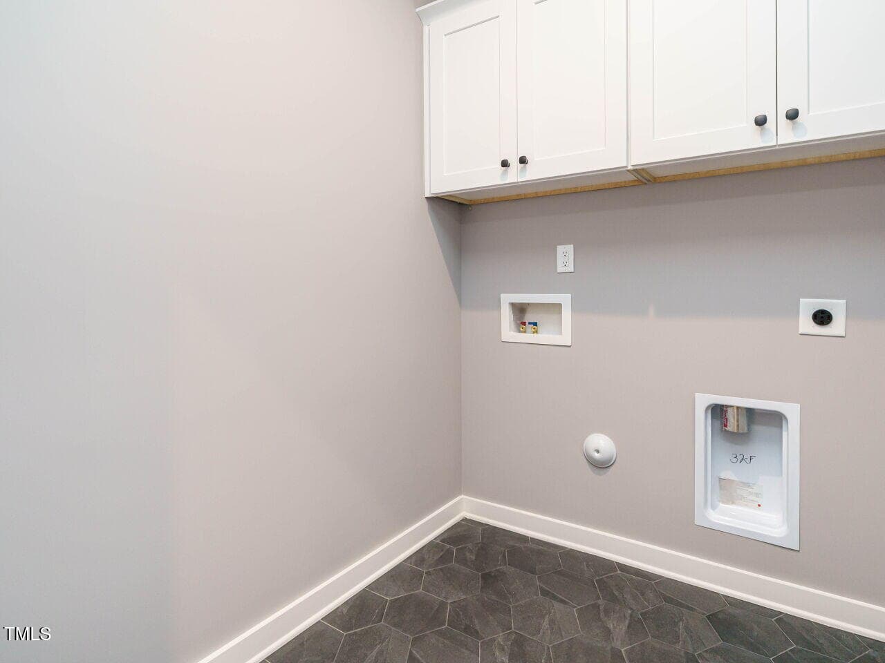 007-1280x960-laundry-room - 1525 Havenmont Court, Raleigh, NC 27608, Raleigh