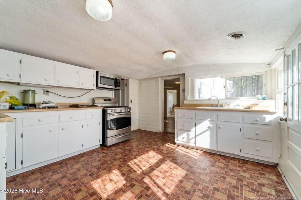 376 Foxfire Rd - 376 Foxfire Road, Aberdeen, NC 28315