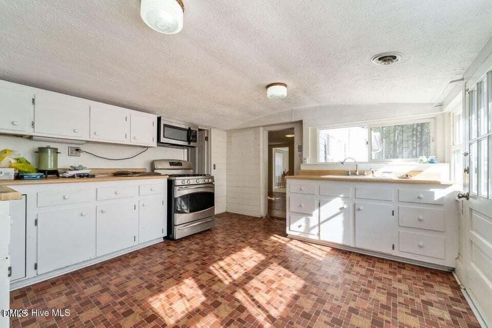 376 foxfire rd - 376 Foxfire Road, Aberdeen, NC 28315