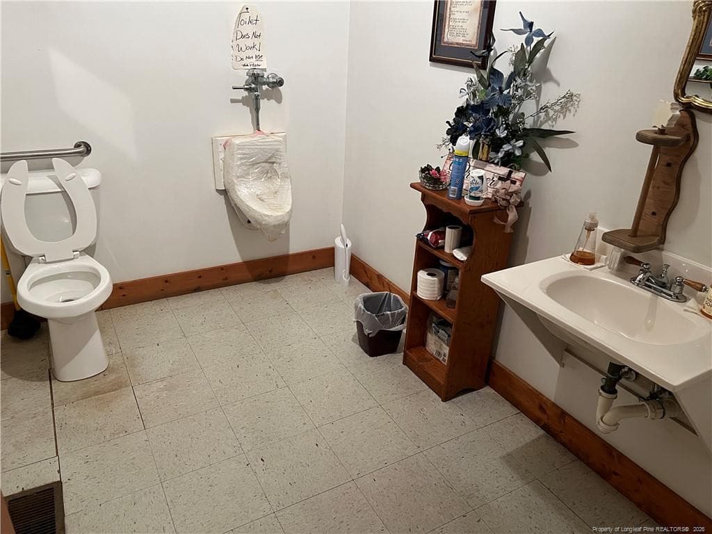Photo 8 - 213 E Columbus Street, Whiteville, NC 28472, Whiteville