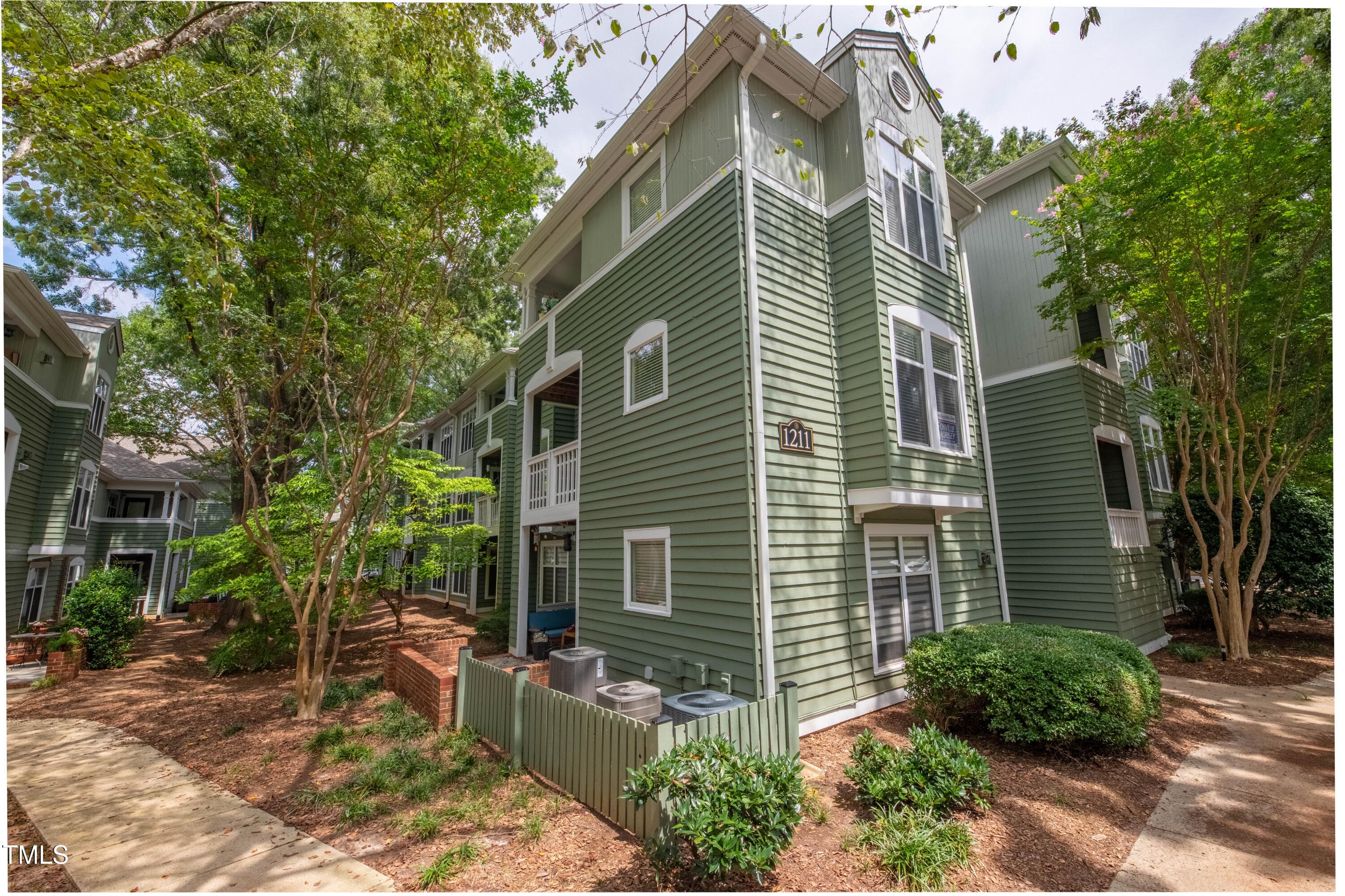 2E6A6345-HDR - 1211 Westview Lane 201, Raleigh, NC 27605, Raleigh