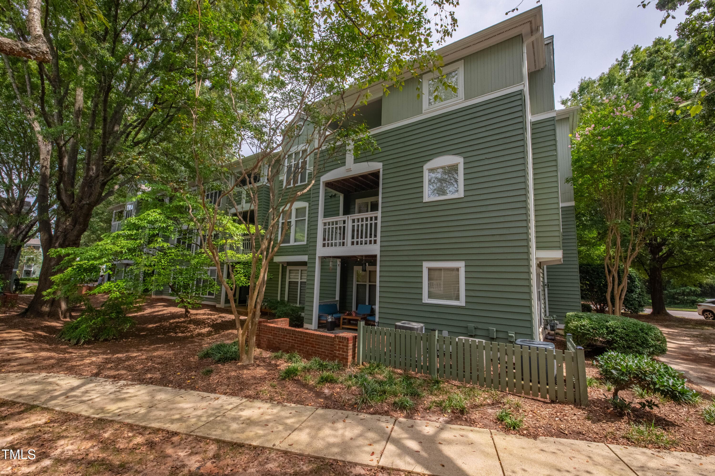 2E6A6350-HDR - 1211 Westview Lane 201, Raleigh, NC 27605, Raleigh