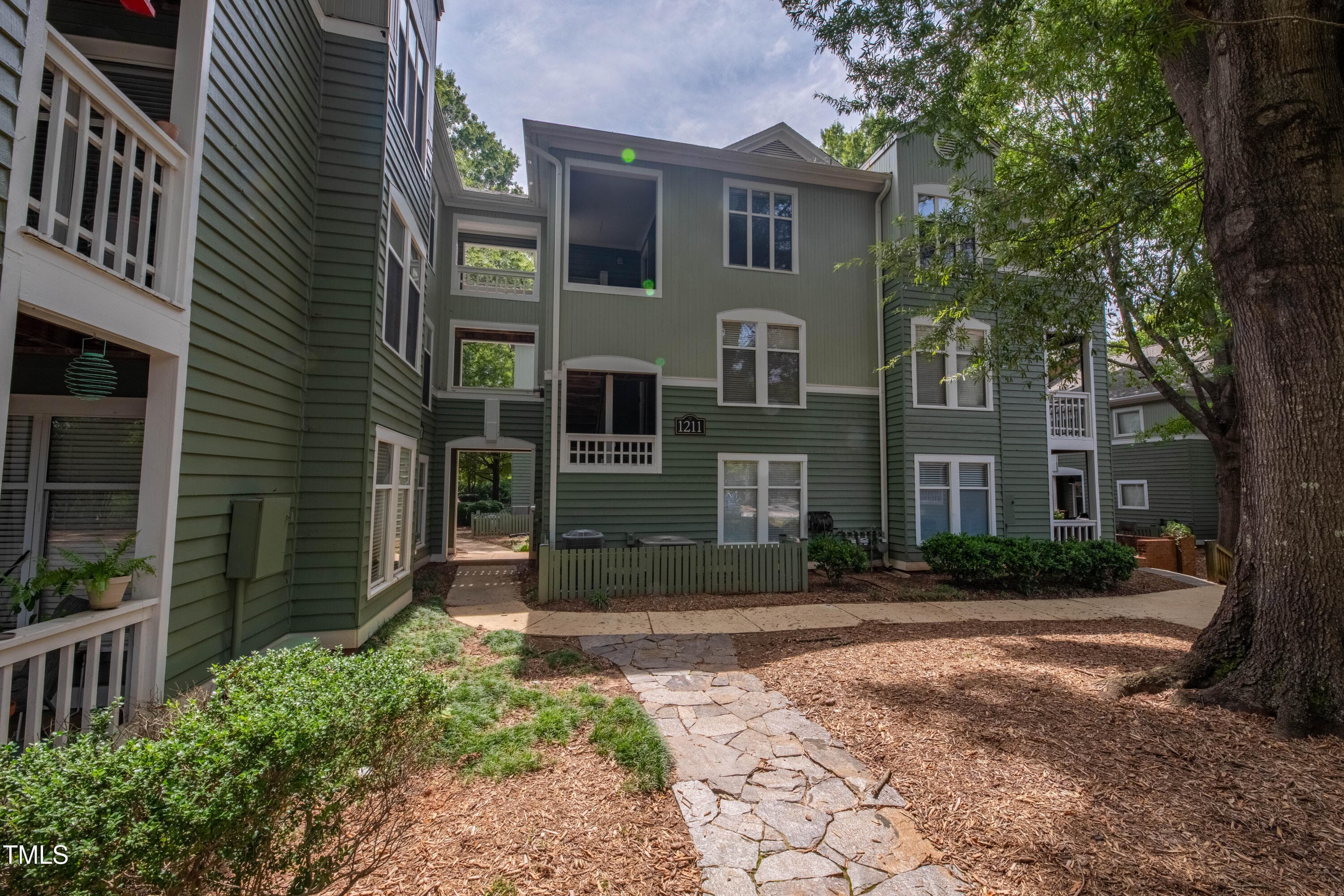 2E6A6355-HDR - 1211 Westview Lane 201, Raleigh, NC 27605, Raleigh