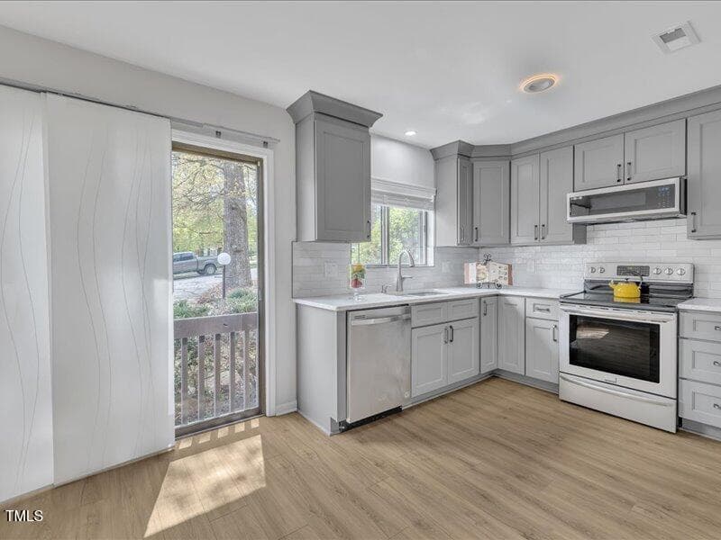 09-717 E Millbrook Rd-13 - 717 E Millbrook Road, Raleigh, NC 27609, Raleigh