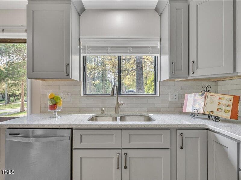 13-717 E Millbrook Rd-17 - 717 E Millbrook Road, Raleigh, NC 27609, Raleigh
