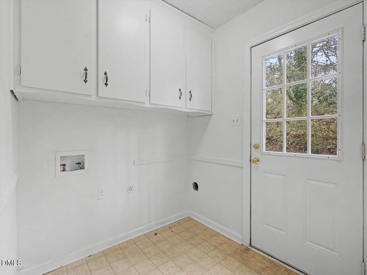 22-Laundry - 103 Yorktown Drive, Chapel Hill, NC 27516, Chapel Hill