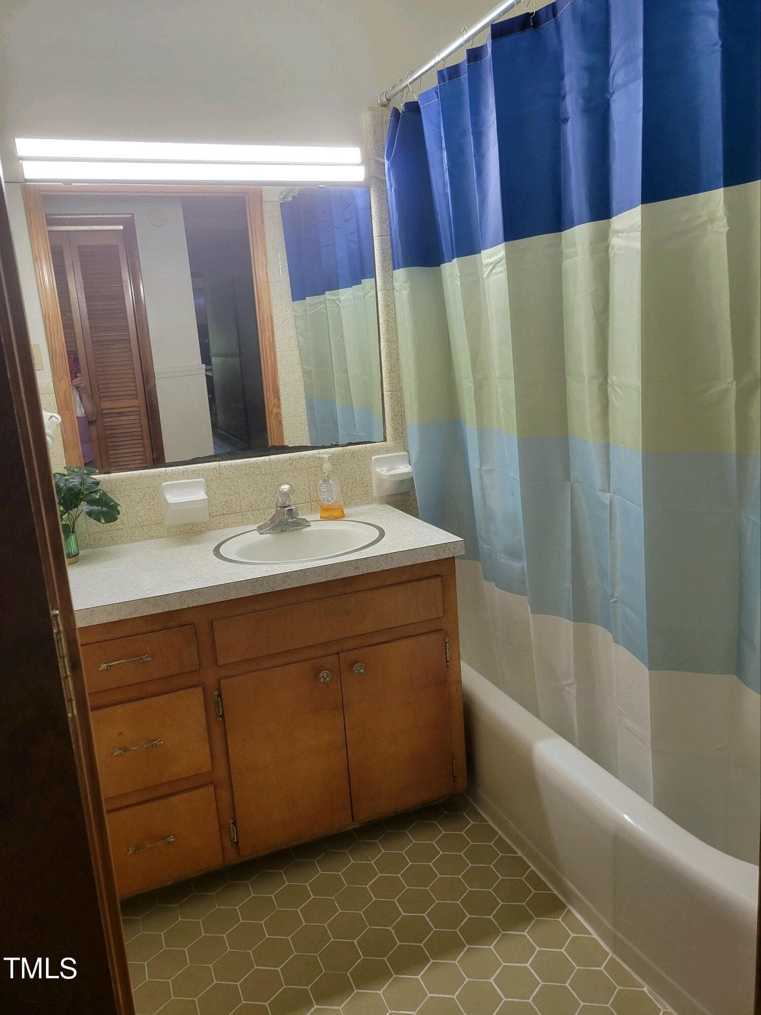 Hall Bath - 323 Ranch Farm Road, Raleigh, NC 27603, Raleigh