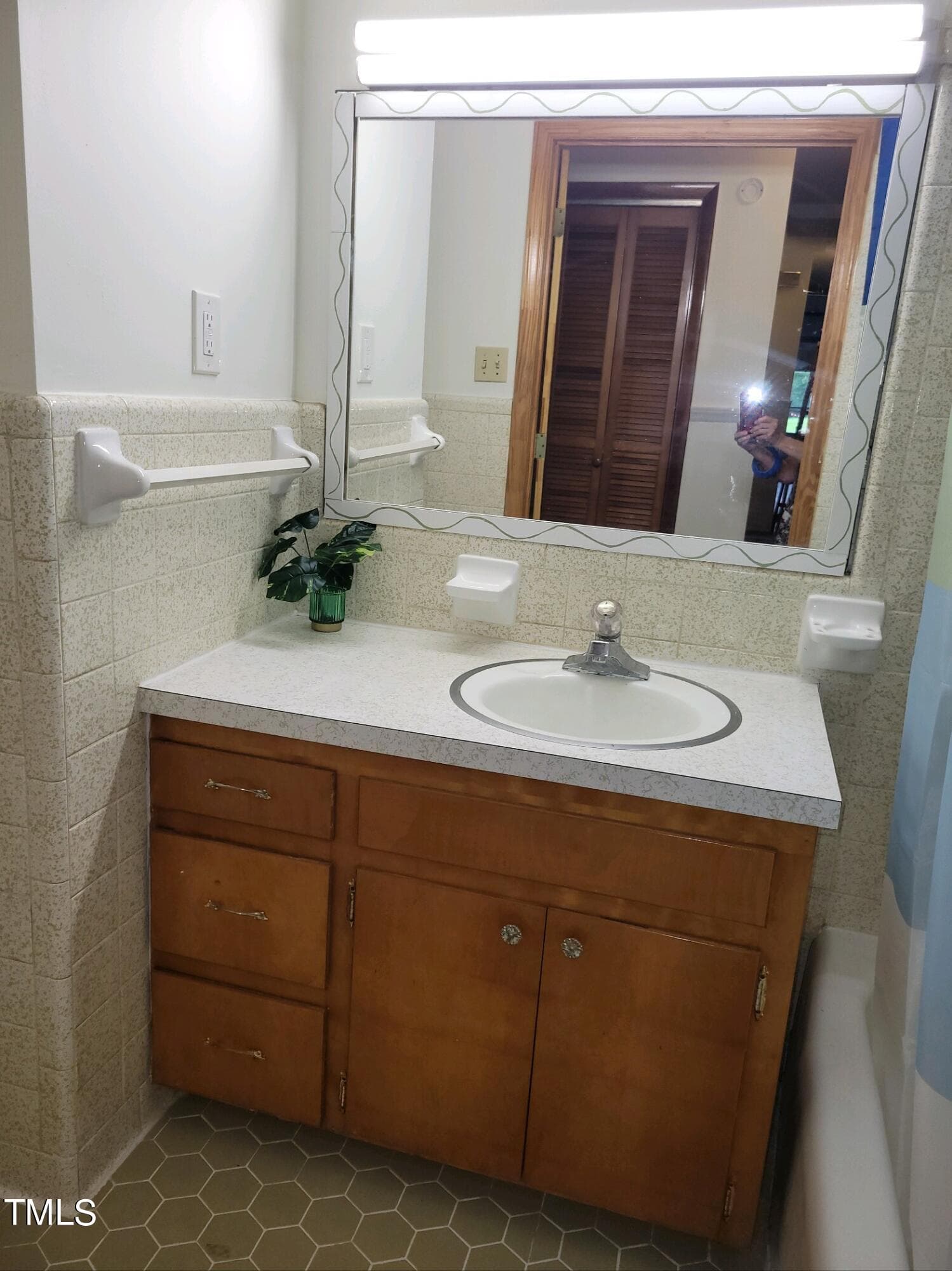 Hall Bath. - 323 Ranch Farm Road, Raleigh, NC 27603, Raleigh
