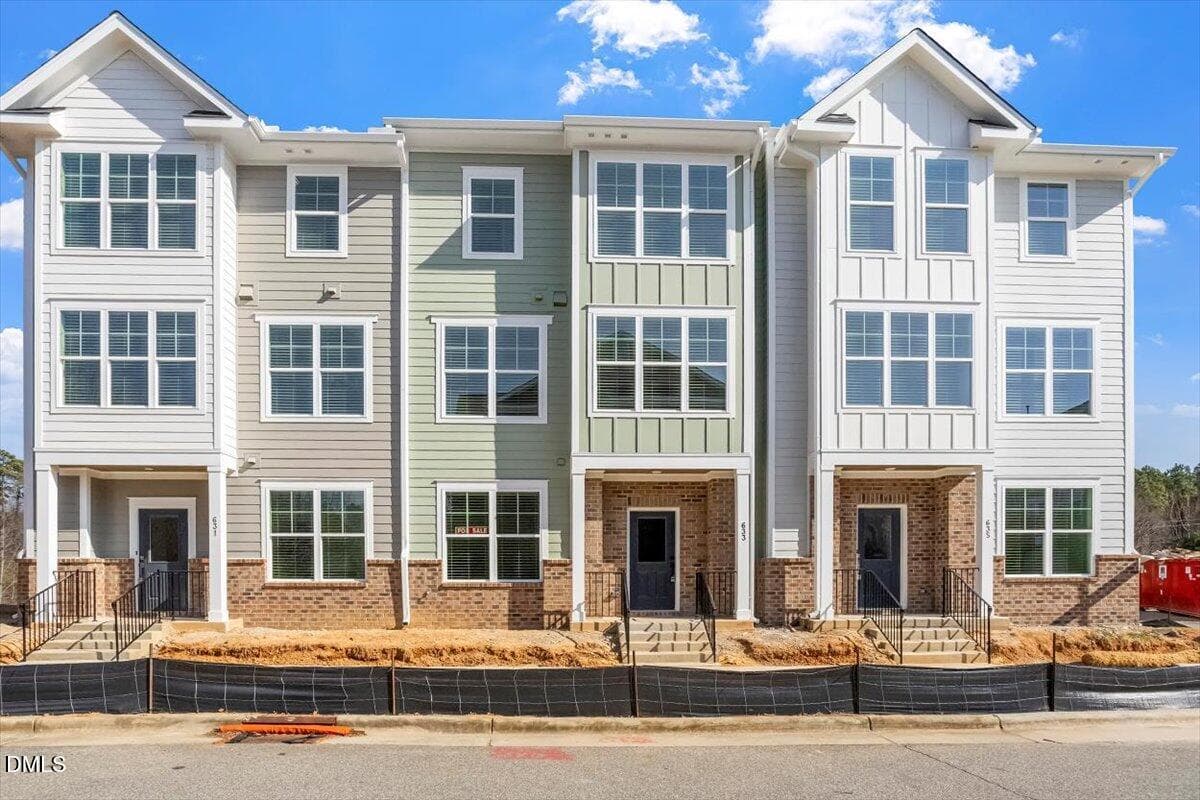 01-633 Sawcut Ln [2803483]_01 - 2294 Apex Peakway, Apex, NC 27502
