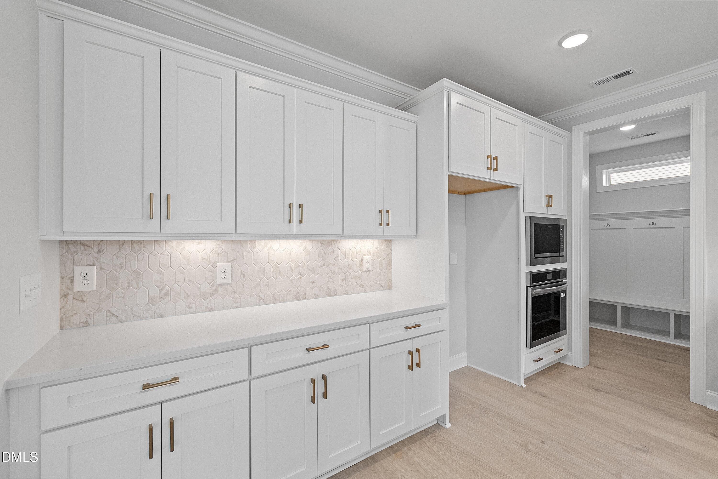 So many cabinets - 45 W Victoria Ridge Drive 32, Selma, NC 27576